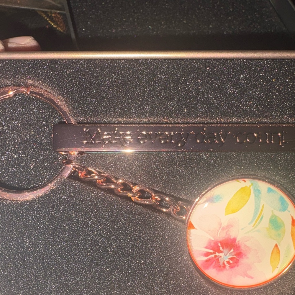 Make Everyday Count Keyring New in Tin - Picture 5 of 6
